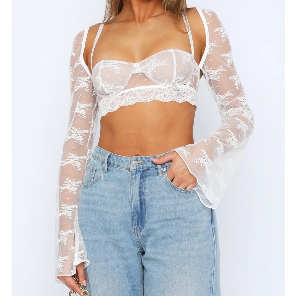 White Fox Boutique Hold It Down Long Sleeve Lace Crop White size large